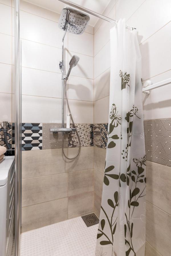 Apartamento Charming 1Br In Superb Location, Free Parking & Wi-Fi Tallin Exterior foto