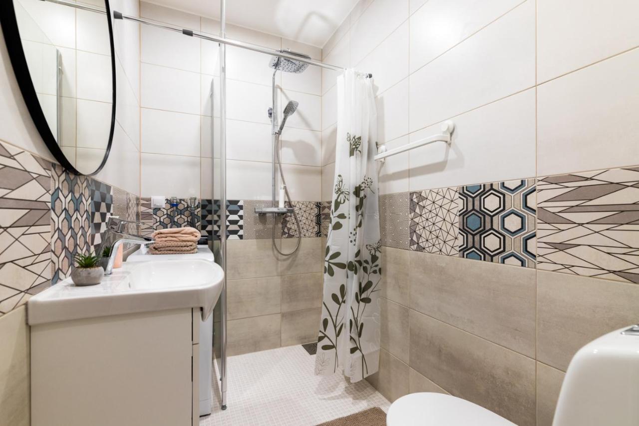 Apartamento Charming 1Br In Superb Location, Free Parking & Wi-Fi Tallin Exterior foto